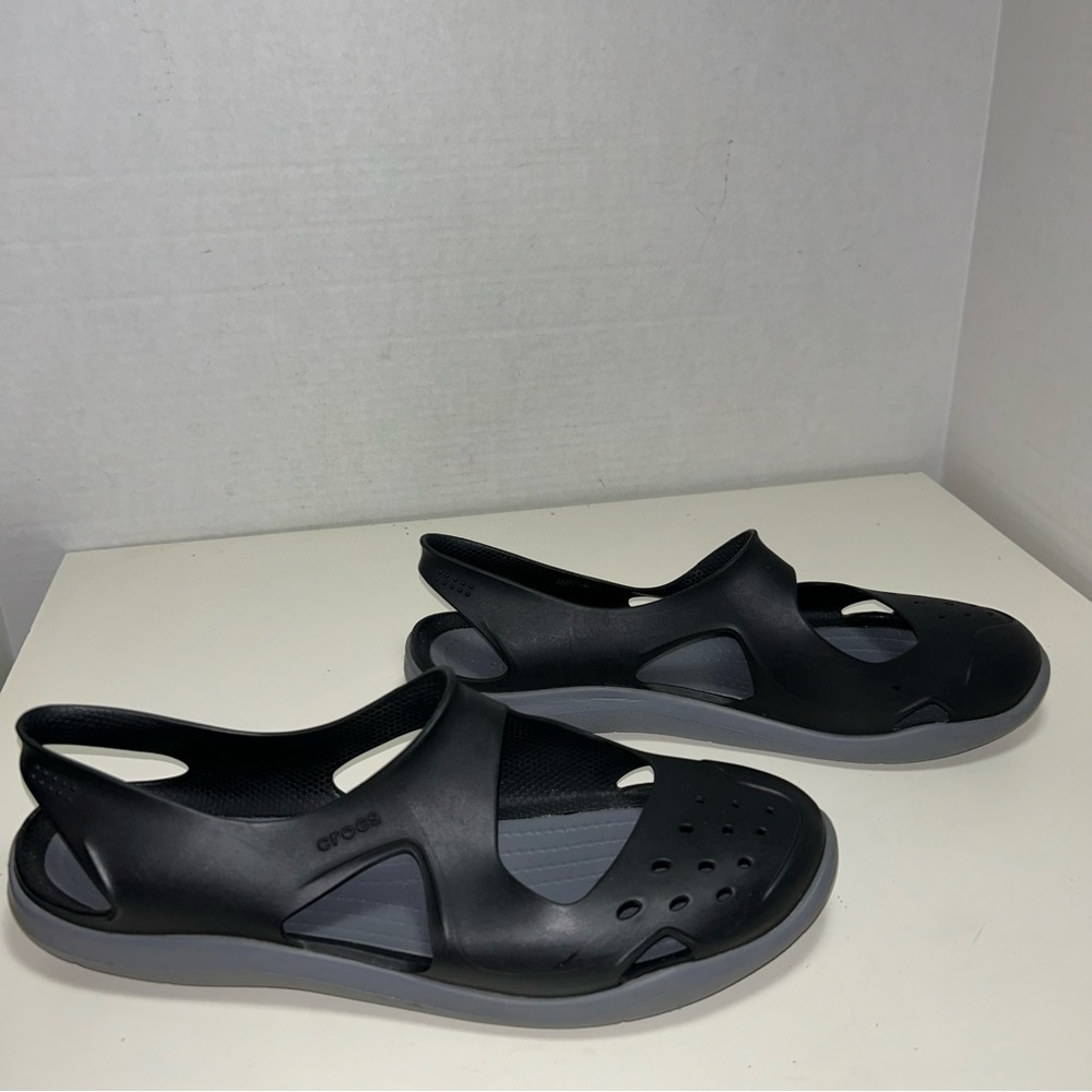 Crocs Swiftwater Wave Iconic Comfort Black Gray Flat Sandal